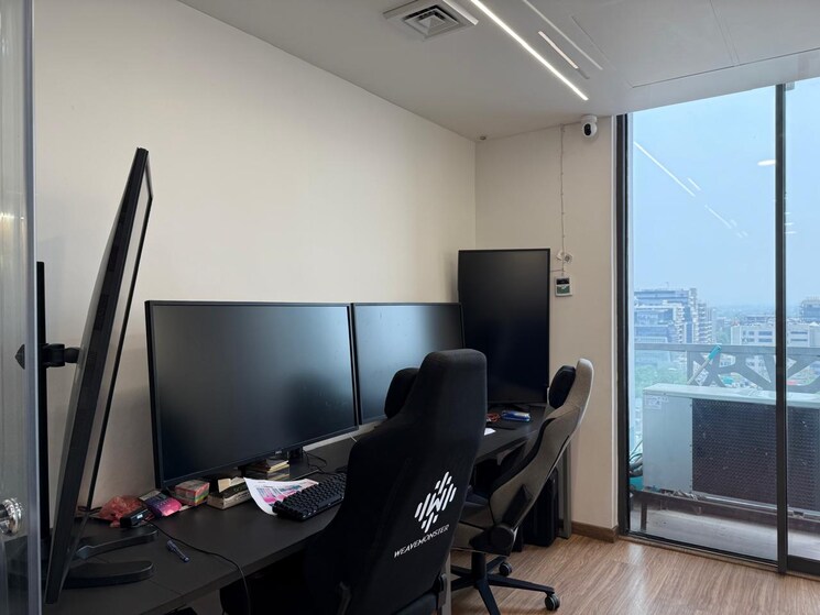 Team Area, sushma-infinium Commercial Office Space 700 Sq.Ft. In Ghazipur Zirakpur 9390934