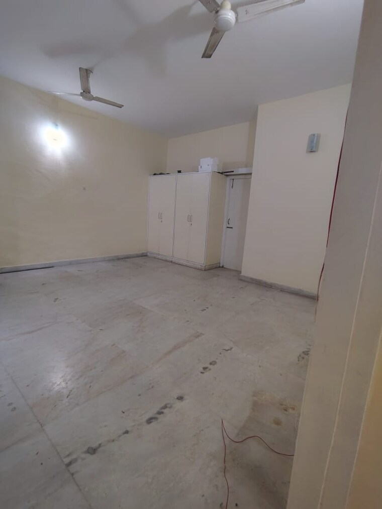 Room, sector 22 2 Bedroom 263 Sq.Yd. Builder Floor In Sector 22 Gurgaon 9390980