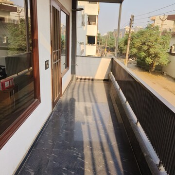 Balcony in 3 BHK Builder Floor at Hong Kong Bazaar, Sector 57 – for Rent