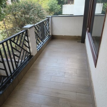 Balcony in 3 BHK Builder Floor at Hong Kong Bazaar, Sector 57 – for Rent