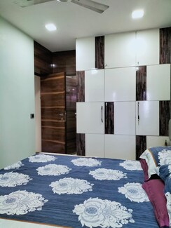 2 BHK + Extra Room Apartment For Sale in Malad East
