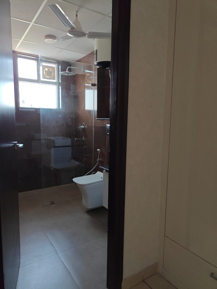 Bathroom, maya-green-lotus-utsav 3 Bedroom 2525 Sq.Ft. Apartment In International Airport Road Zirakpur 9390988