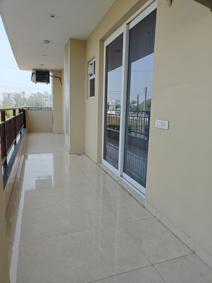 Balcony, maya-green-lotus-utsav 3 Bedroom 2525 Sq.Ft. Apartment In International Airport Road Zirakpur 9390988