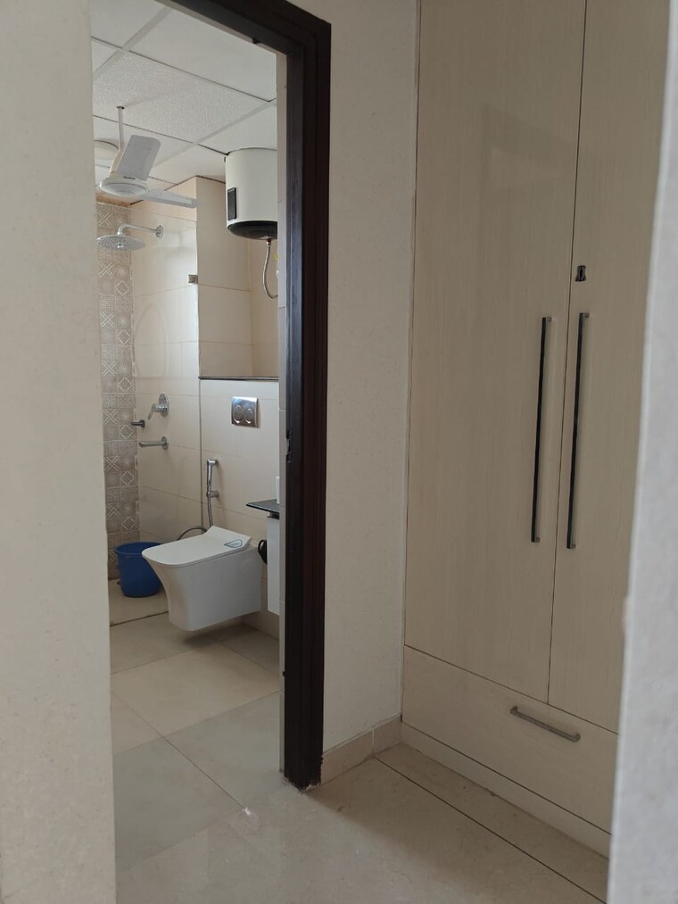 Bathroom, maya-green-lotus-utsav 3 Bedroom 2525 Sq.Ft. Apartment In International Airport Road Zirakpur 9390988