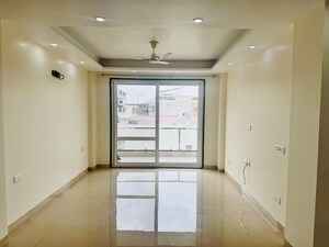 Room in 3 BHK Builder Floor at Sector 46 – for Rent