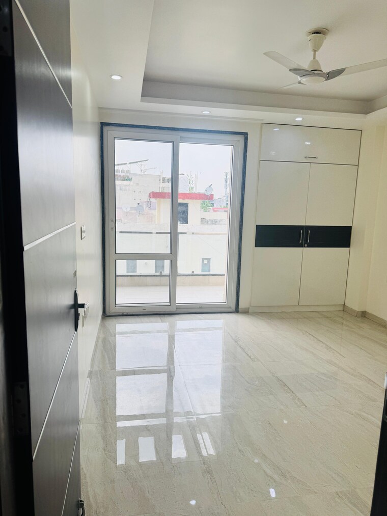 Room, sector 46 3 Bedroom 1850 Sq.Ft. Builder Floor In Sector 46 Gurgaon 9391106