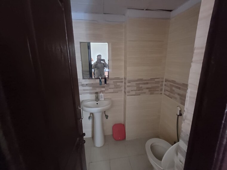 Bathroom, amrapali-zodiac 2 Bedroom 950 Sq.Ft. Apartment In Sector 120 Noida 9391103