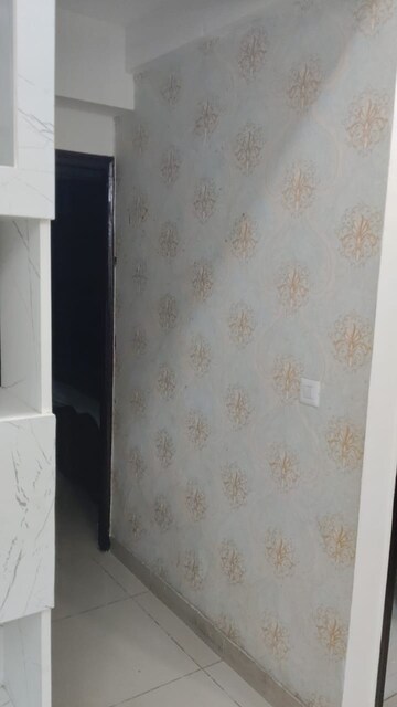 Room in 2.5 BHK Apartment at Supertech Cape Town, Sector 74 – for Rent