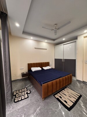 Living Room in 1 BHK Builder Floor at Sector 52 – for Rent