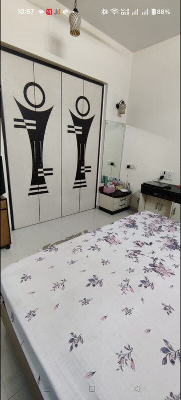 Room in 2 BHK Apartment at Vasant Fiona, Pokhran Road No Two – for Rent