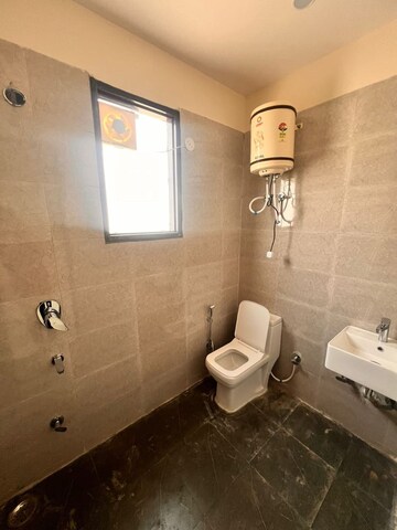 Bathroom in 1 BHK Builder Floor at Sector 40 – for Rent