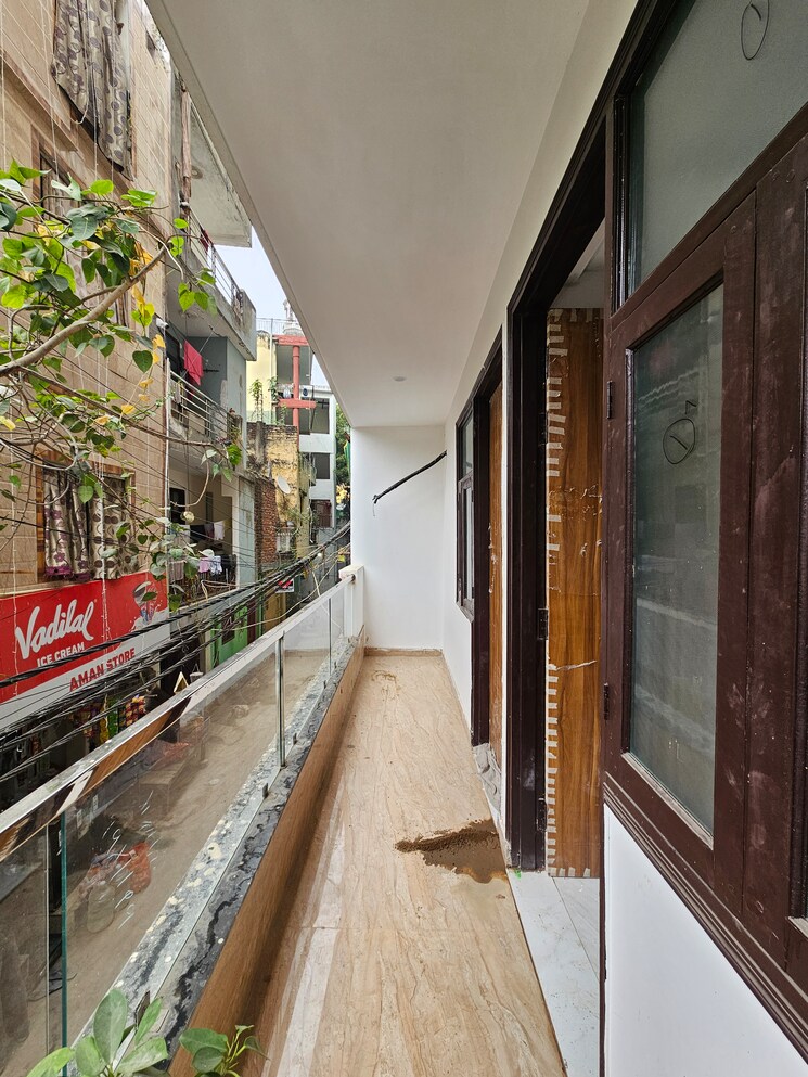 Balcony, chattarpur 3 Bedroom 139 Sq.Yd. Builder Floor In Chattarpur Delhi 9391166