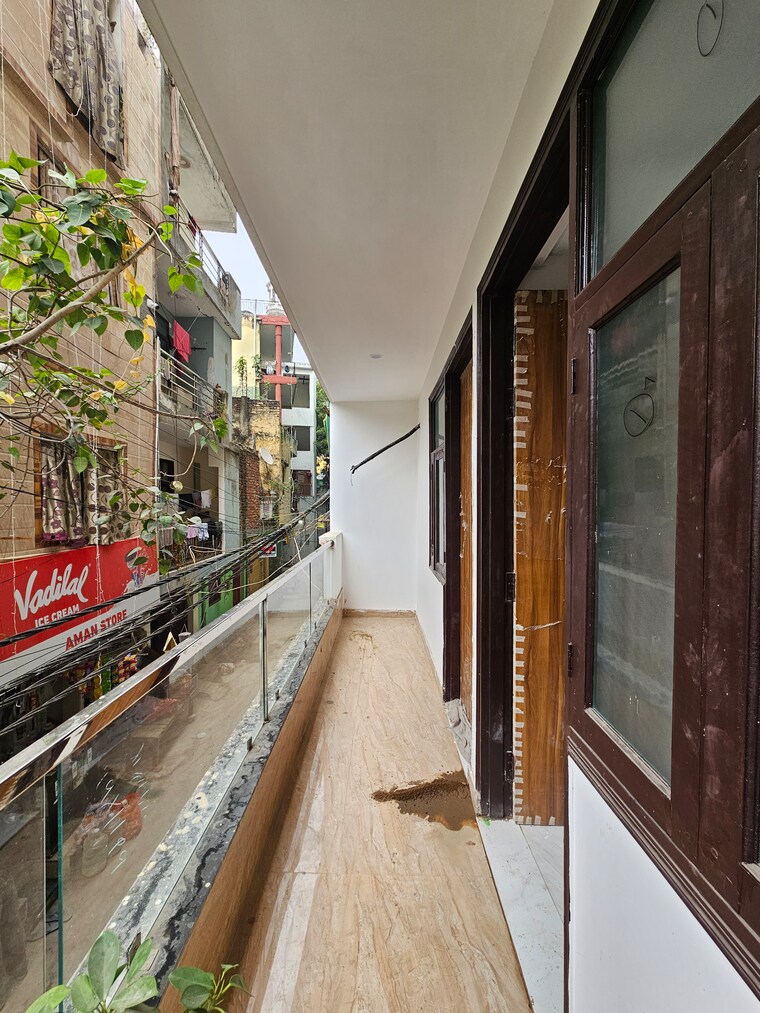 Balcony, chattarpur 3 Bedroom 139 Sq.Yd. Builder Floor In Chattarpur Delhi 9391166