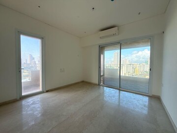 Room in 3 BHK Apartment at Lokhandwala Minerva Mahalaxmi, Mahalaxmi – for Sale