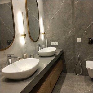 Bathroom in 3 BHK Apartment at Peninsula Salsette 27, Byculla – for Sale