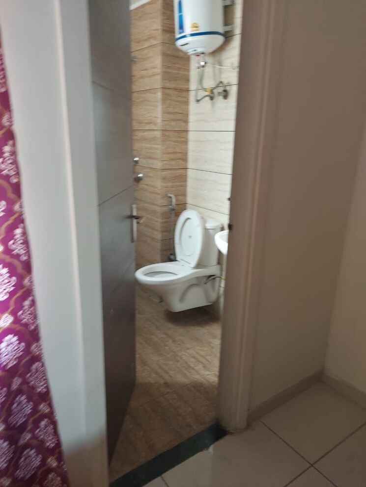 Bathroom, patiala road 3 Bedroom 1600 Sq.Ft. Apartment In Patiala Road Zirakpur 9391240