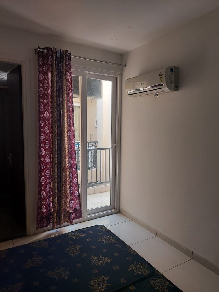 Room, patiala road 3 Bedroom 1600 Sq.Ft. Apartment In Patiala Road Zirakpur 9391240