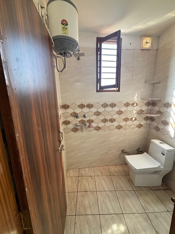 Bathroom, vip road 1 Bedroom 1100 Sq.Ft. Apartment In Vip Road Zirakpur 9391262