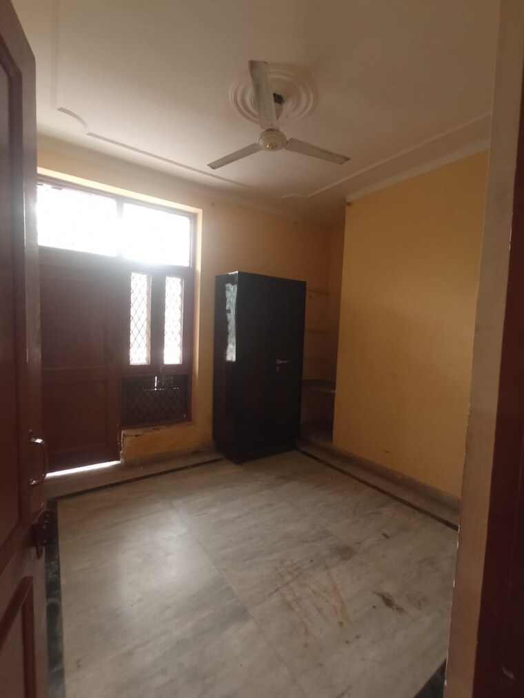 Room, ashoka enclave 3 Bedroom 250 Sq.Ft. Builder Floor In Ashoka Enclave Faridabad 9391291