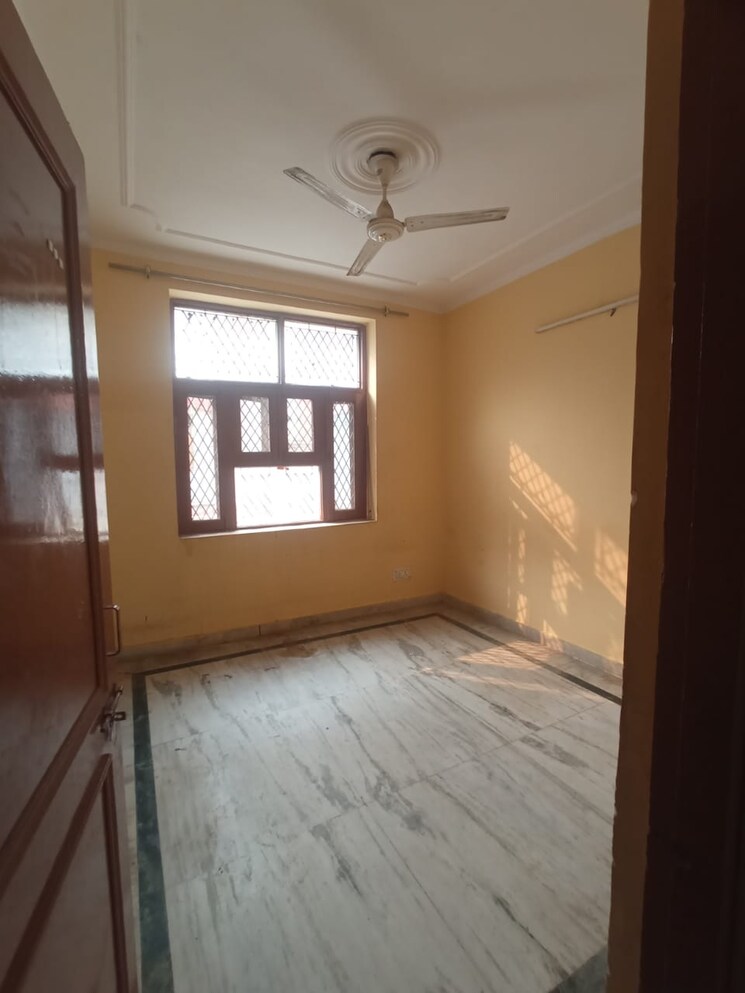 Room, ashoka enclave 3 Bedroom 250 Sq.Ft. Builder Floor In Ashoka Enclave Faridabad 9391291