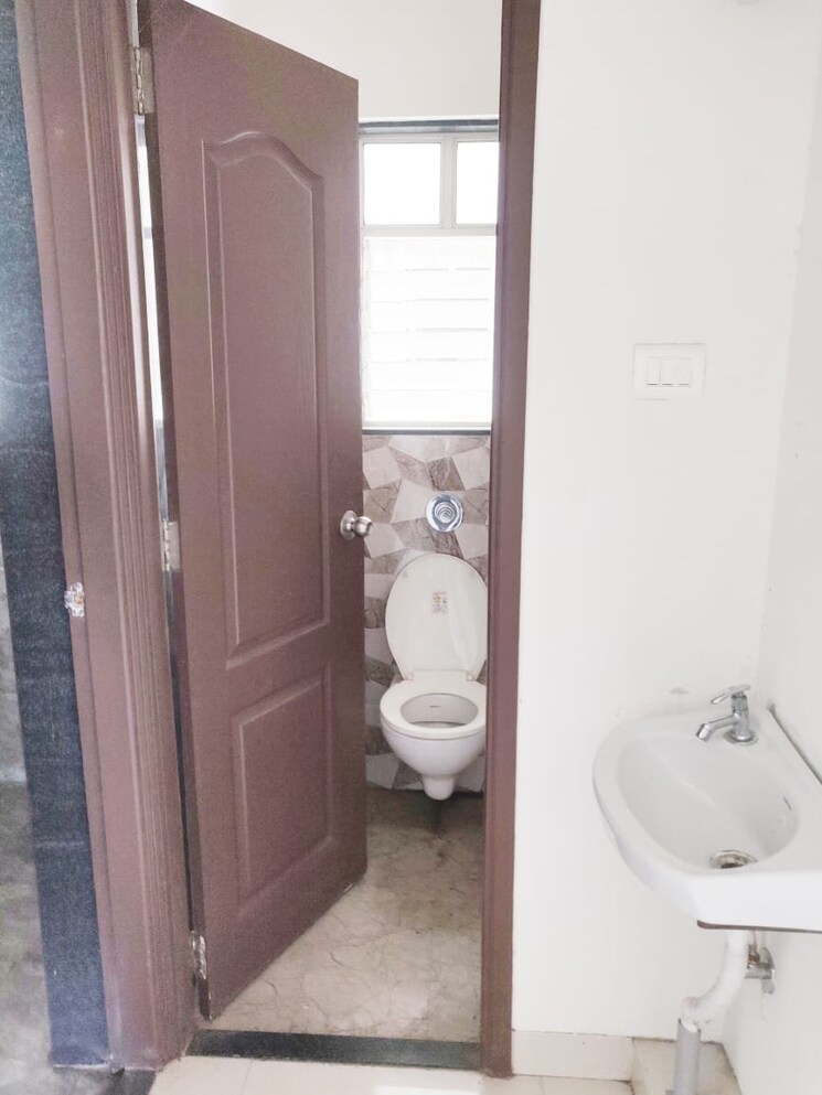 Bathroom, kumar-primrose 1 Bedroom 650 Sq.Ft. Apartment In Kharadi Pune 9391298