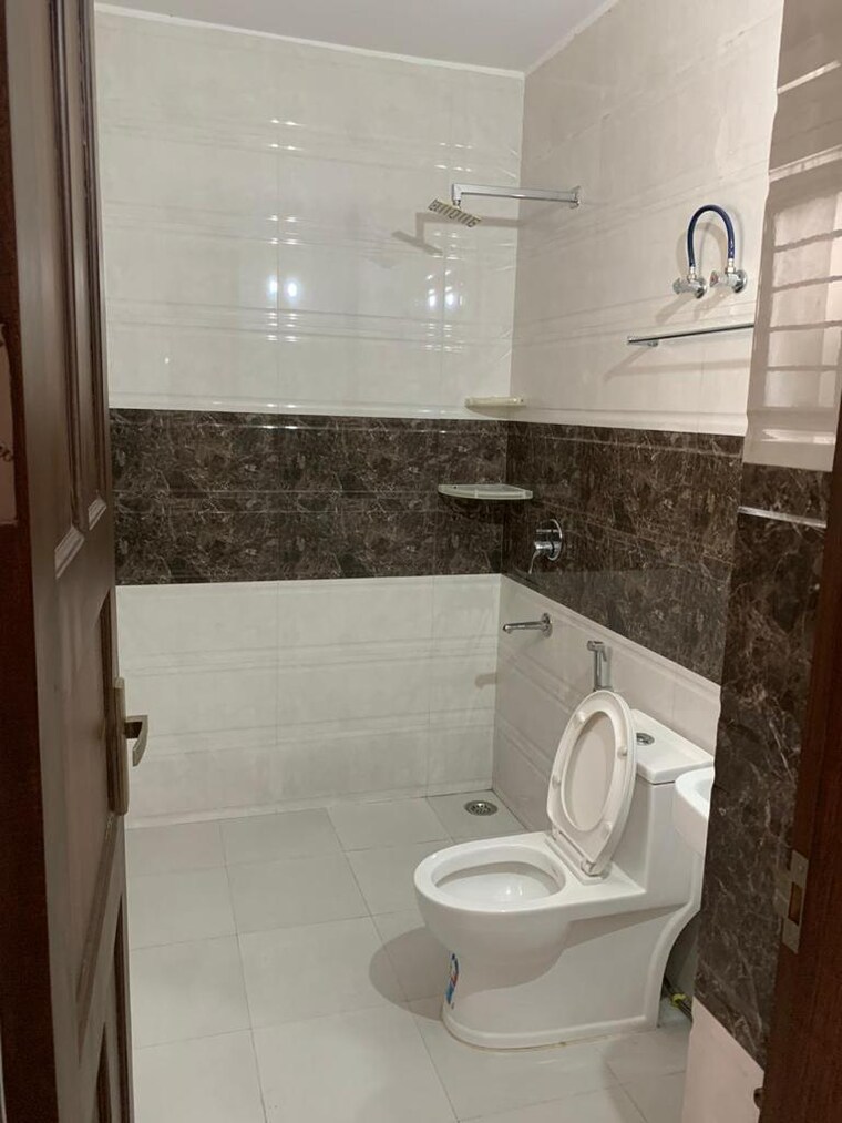 Bathroom, sector 46 2 Bedroom 1463 Sq.Ft. Builder Floor In Sector 46 Gurgaon 9391332