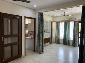 Room in 2 BHK Builder Floor at Sector 46 – for Rent