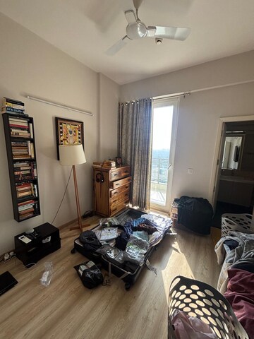 Room in 3.5 BHK Apartment at DLF The Ultima, Sector 81 – for Rent