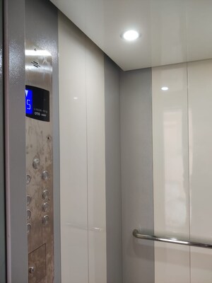 Building Lobby in 2 BHK Builder Floor at Sector 40 – for Rent