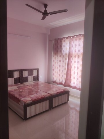 Bedroom in 2 BHK Builder Floor at Sector 40 – for Rent