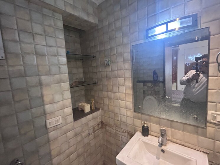 Bathroom, sector 7 dwarka 3 Bedroom 1400 Sq.Ft. Apartment In Sector 7 Dwarka Delhi 9391356