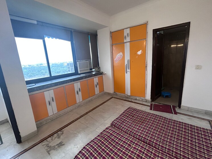 Room, sector 7 dwarka 3 Bedroom 1400 Sq.Ft. Apartment In Sector 7 Dwarka Delhi 9391356