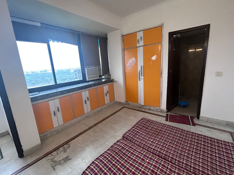 Room, sector 7 dwarka 3 Bedroom 1400 Sq.Ft. Apartment In Sector 7 Dwarka Delhi 9391356