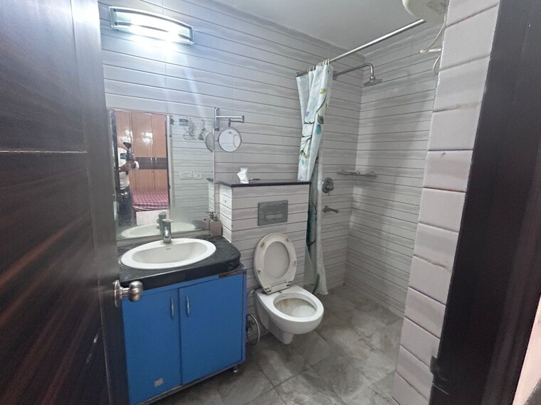 Bathroom, sector 7 dwarka 3 Bedroom 1400 Sq.Ft. Apartment In Sector 7 Dwarka Delhi 9391356