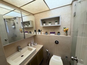 Attached Bathroom in 2.5 BHK Apartment at Ankur CHS Andheri West, Andheri West – for Rent
