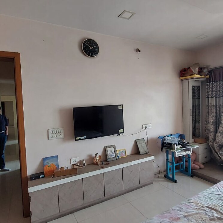 Kitchen, waterfront-tropical-panache 3 Bedroom 1750 Sq.Ft. Apartment In Kasarvadavali Thane 9391402