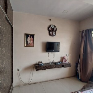 Room in 3 BHK Apartment at Waterfront Tropical Panache, Kasarvadavali – for Sale