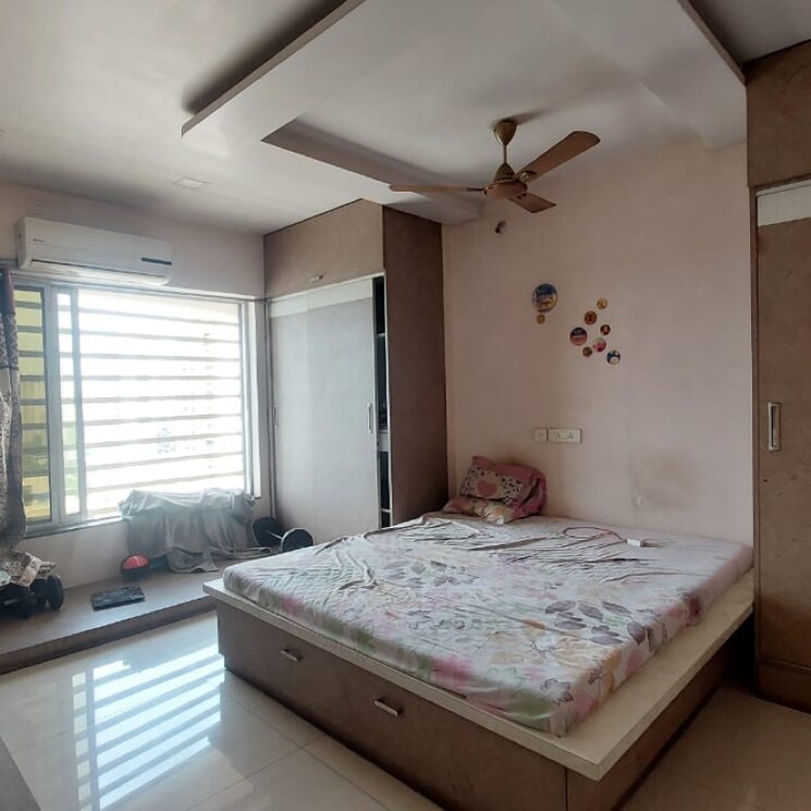 Bedroom, waterfront-tropical-panache 3 Bedroom 1750 Sq.Ft. Apartment In Kasarvadavali Thane 9391402