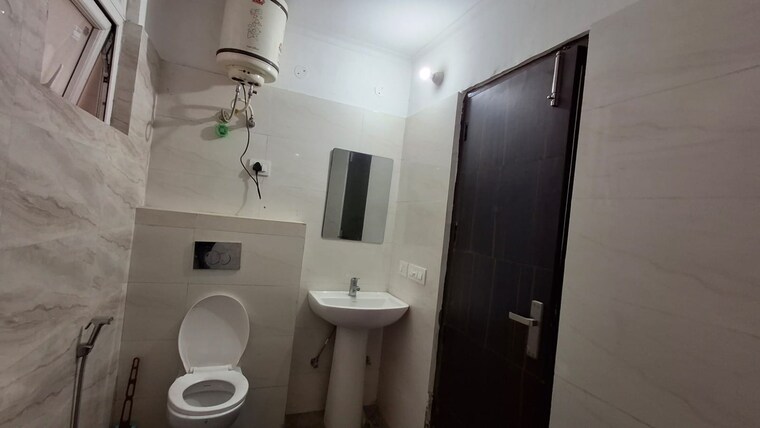 Bathroom, vip road 3 Bedroom 1800 Sq.Ft. Apartment In Vip Road Zirakpur 9391405