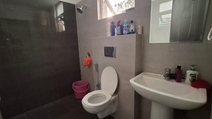Bathroom, vip road 3 Bedroom 1800 Sq.Ft. Apartment In Vip Road Zirakpur 9391405