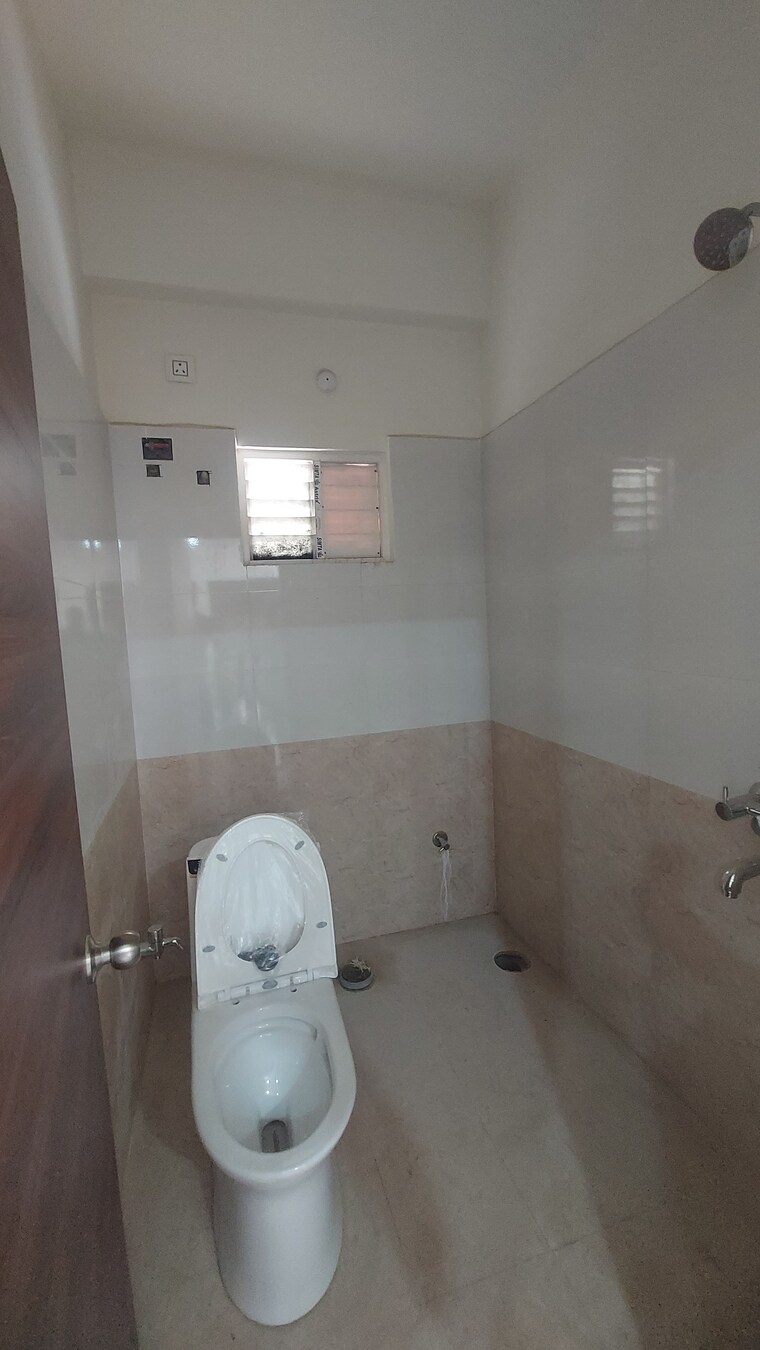 Bathroom, sri-achyuta-art-living-homes 2 Bedroom 1250 Sq.Ft. Apartment In Keesara Hyderabad 9391449