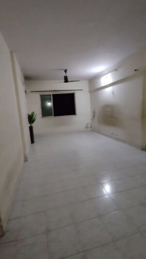 Room in 2 BHK Apartment at Lokhandwala Whispering Palms, Kandivali East – for Rent