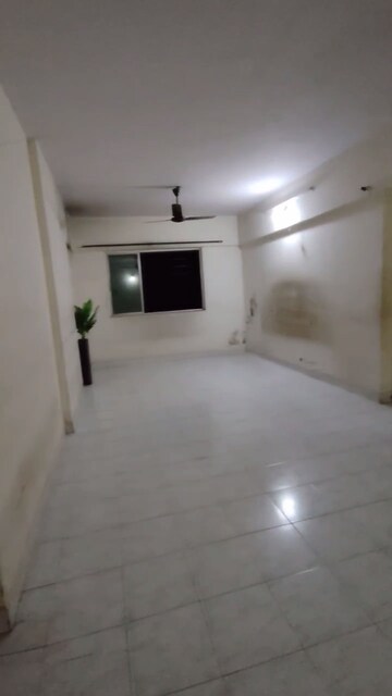 Room in 2 BHK Apartment at Lokhandwala Whispering Palms, Kandivali East – for Rent
