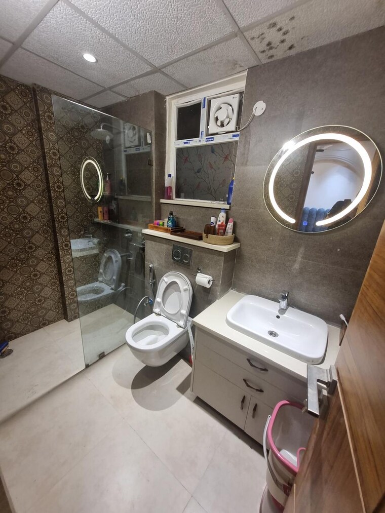 Bathroom, vip road 2 Bedroom 1500 Sq.Ft. Apartment In Vip Road Zirakpur 9391440