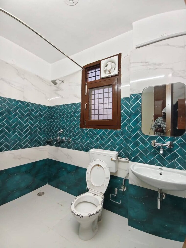 Attached Bathroom, sector 23 3 Bedroom 2156 Sq.Ft. Builder Floor In Sector 23 Gurgaon 9391746