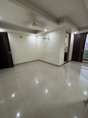 Room in 2 BHK Builder Floor at Sector 38 – for Rent