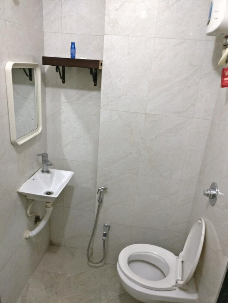 Bathroom, sindhi-society 2 Bedroom 1040 Sq.Ft. Apartment In Chembur Mumbai 9391515