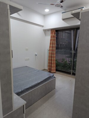 Room in 2 BHK Apartment at Kanakia Silicon Valley, Powai – for Rent