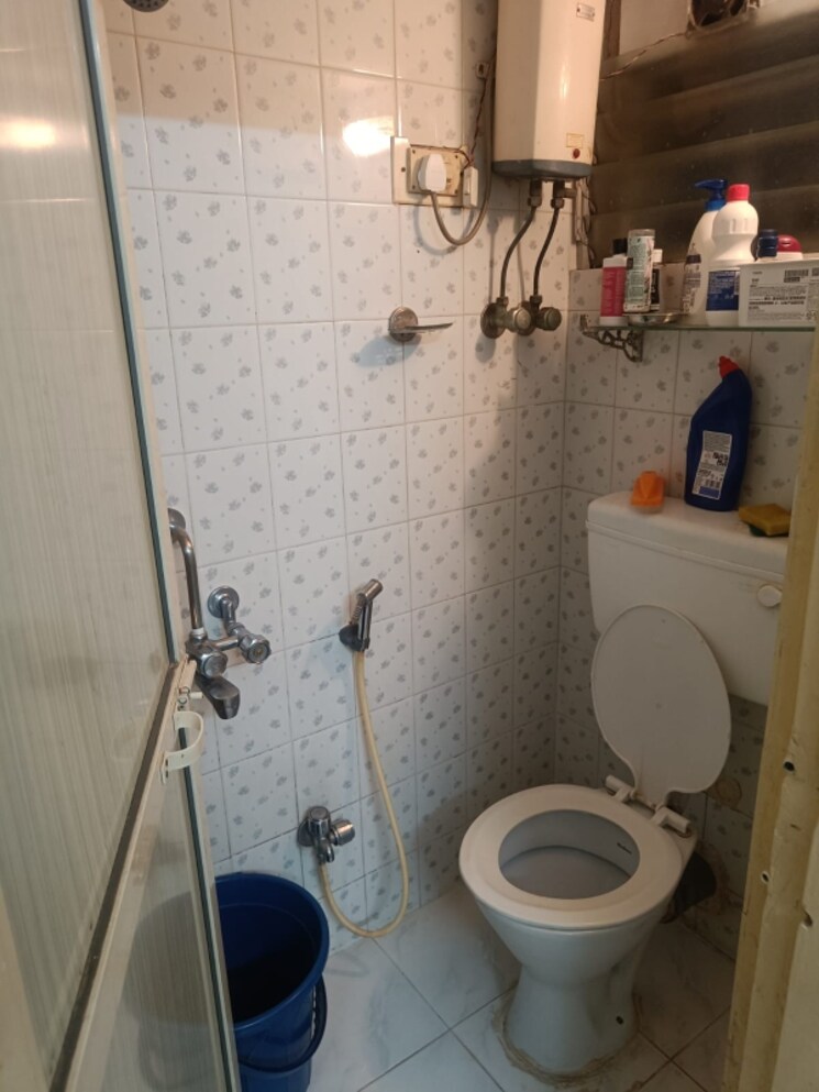 Bathroom, bandra west Pg For Girls In Bandra West 9391546
