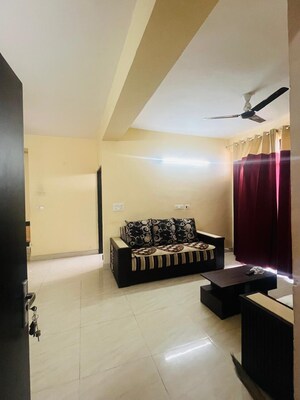 Living Room in 2 BHK Builder Floor at Sector 52 – for Rent